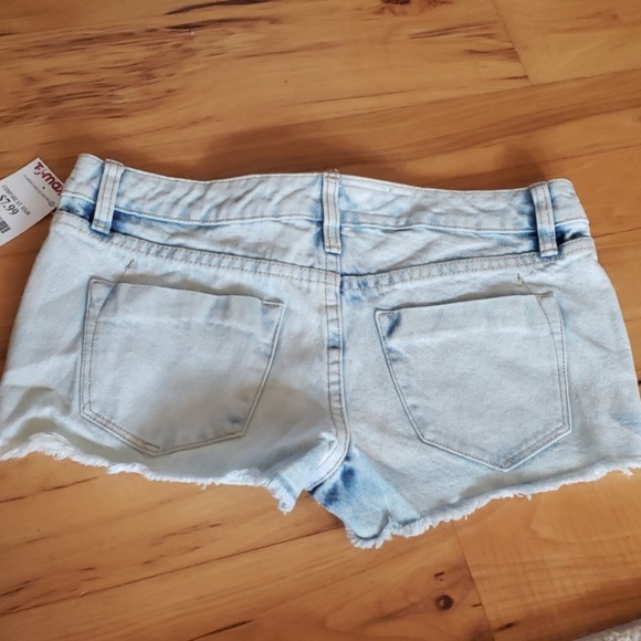 Low Rise Short Short - Picture 4 of 4